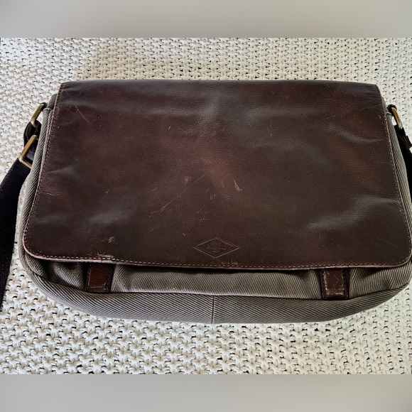 Fossil Unisex Leather & Canvas Messenger Bag w/Several Slip-In Compartments - Picture 12 of 14